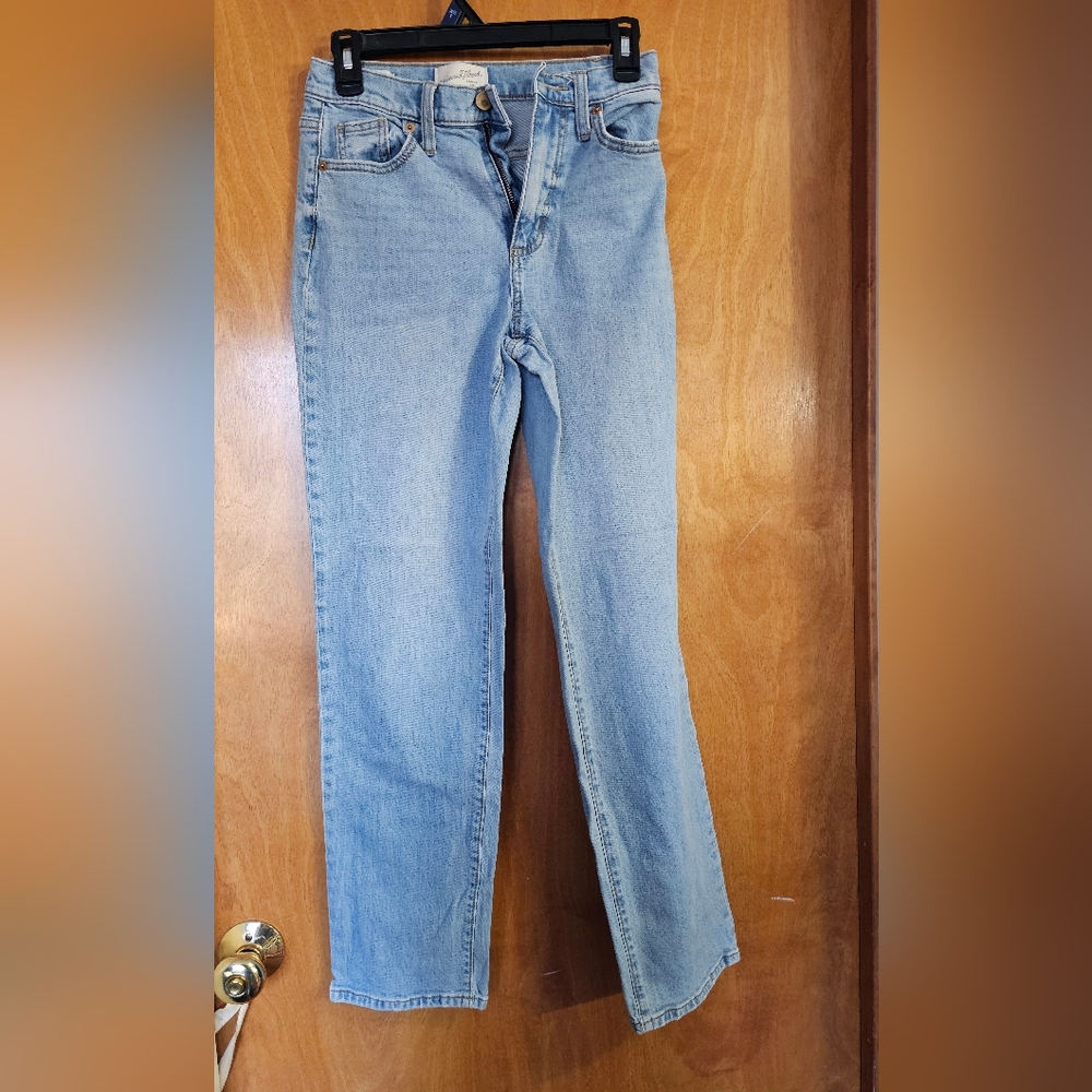 Universal Threads Size 00 vintage straight jeans